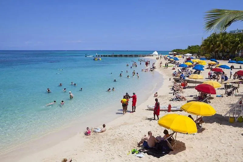 Hospitality Expert Bts 5 - Pool Beach & Bar Montego Bay Penzion