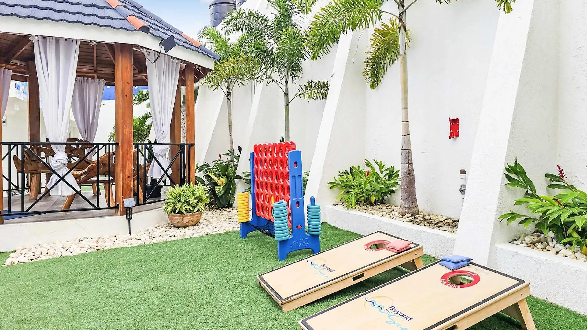 Hospitality Expert Bts 5 - Pool Beach & Bar Montego Bay 0*,