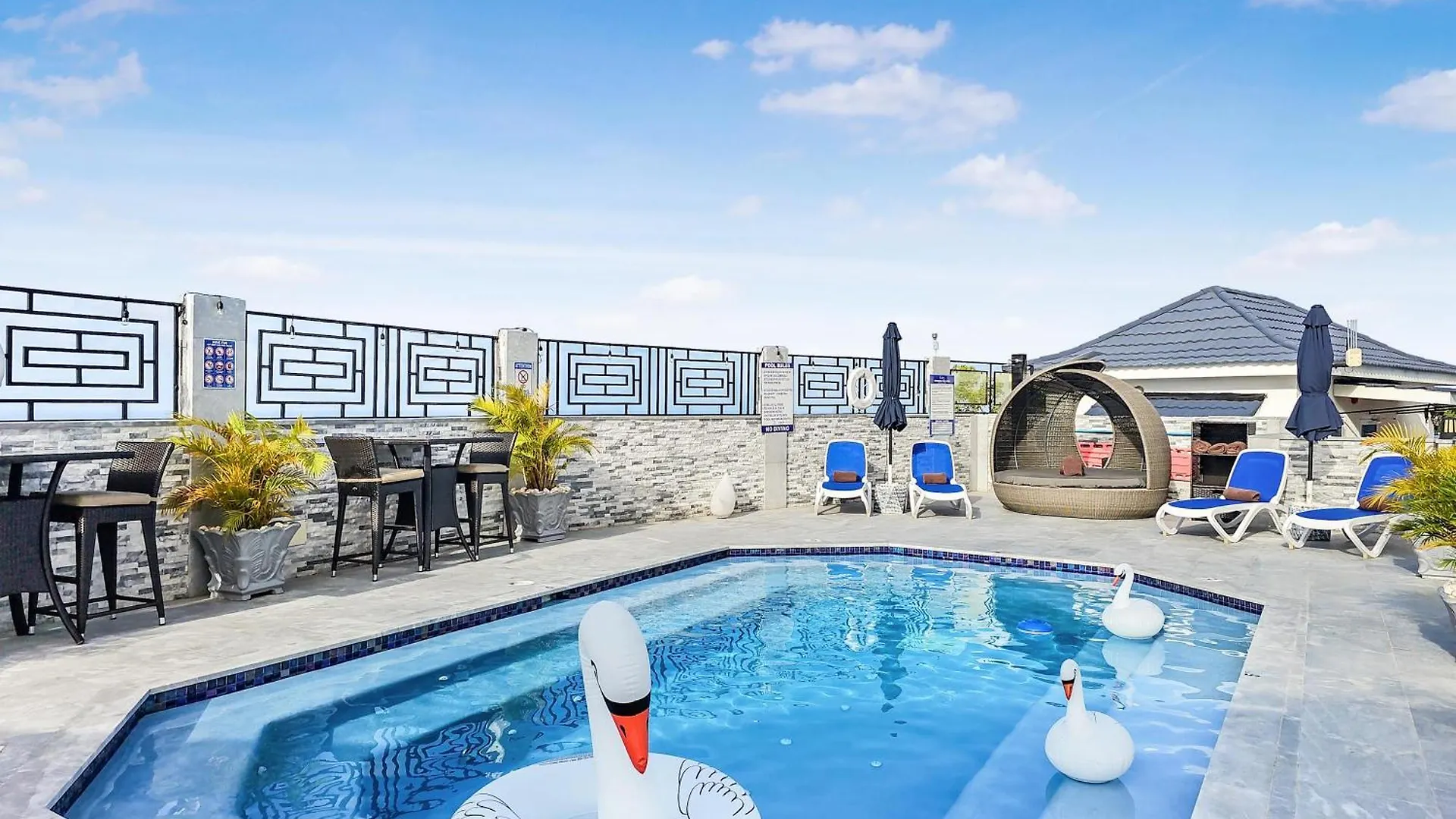 Hospitality Expert Bts 5 - Pool Beach & Bar Montego Bay Jamajka