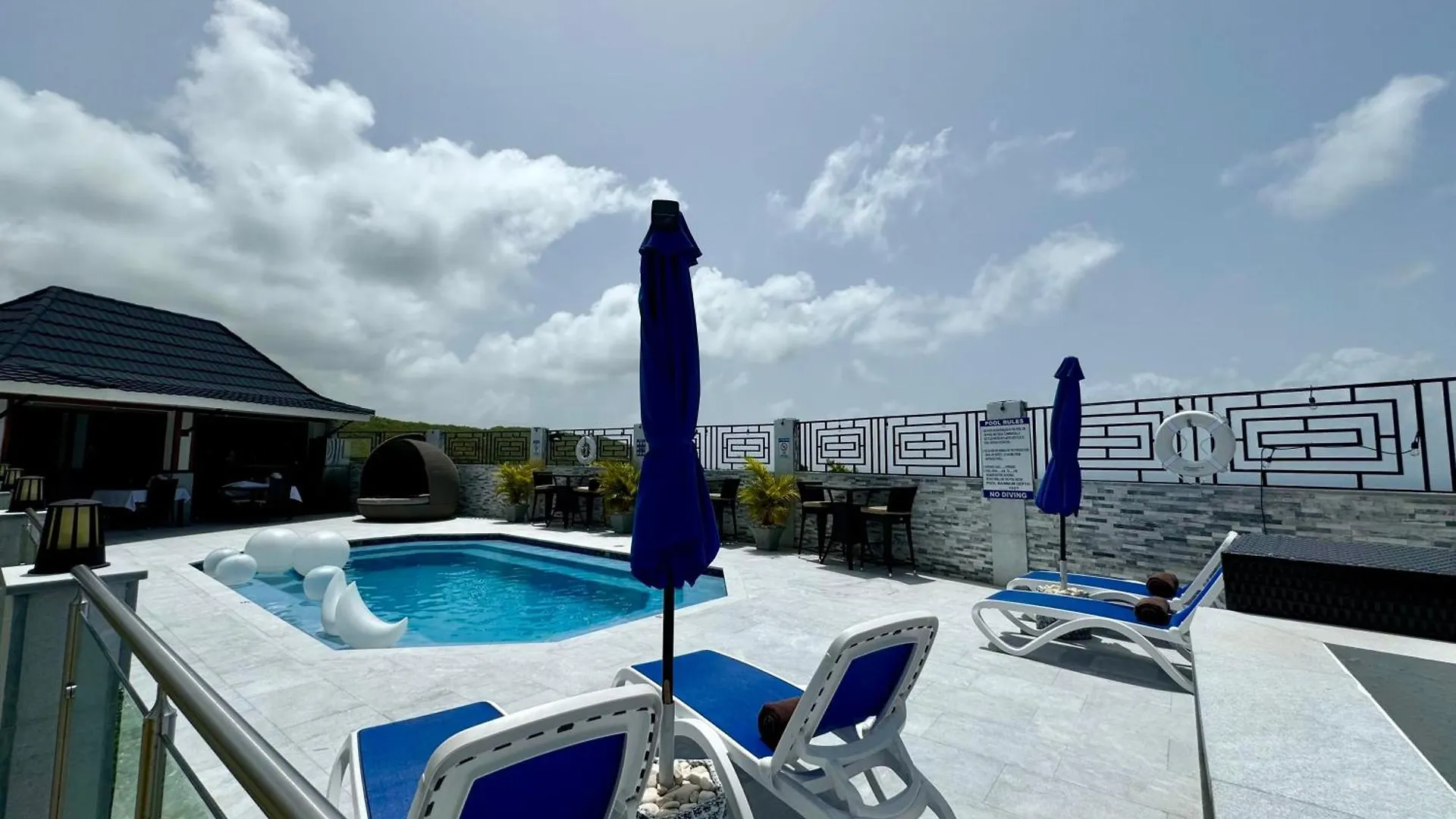 Hospitality Expert Bts 5 - Pool Beach & Bar Montego Bay