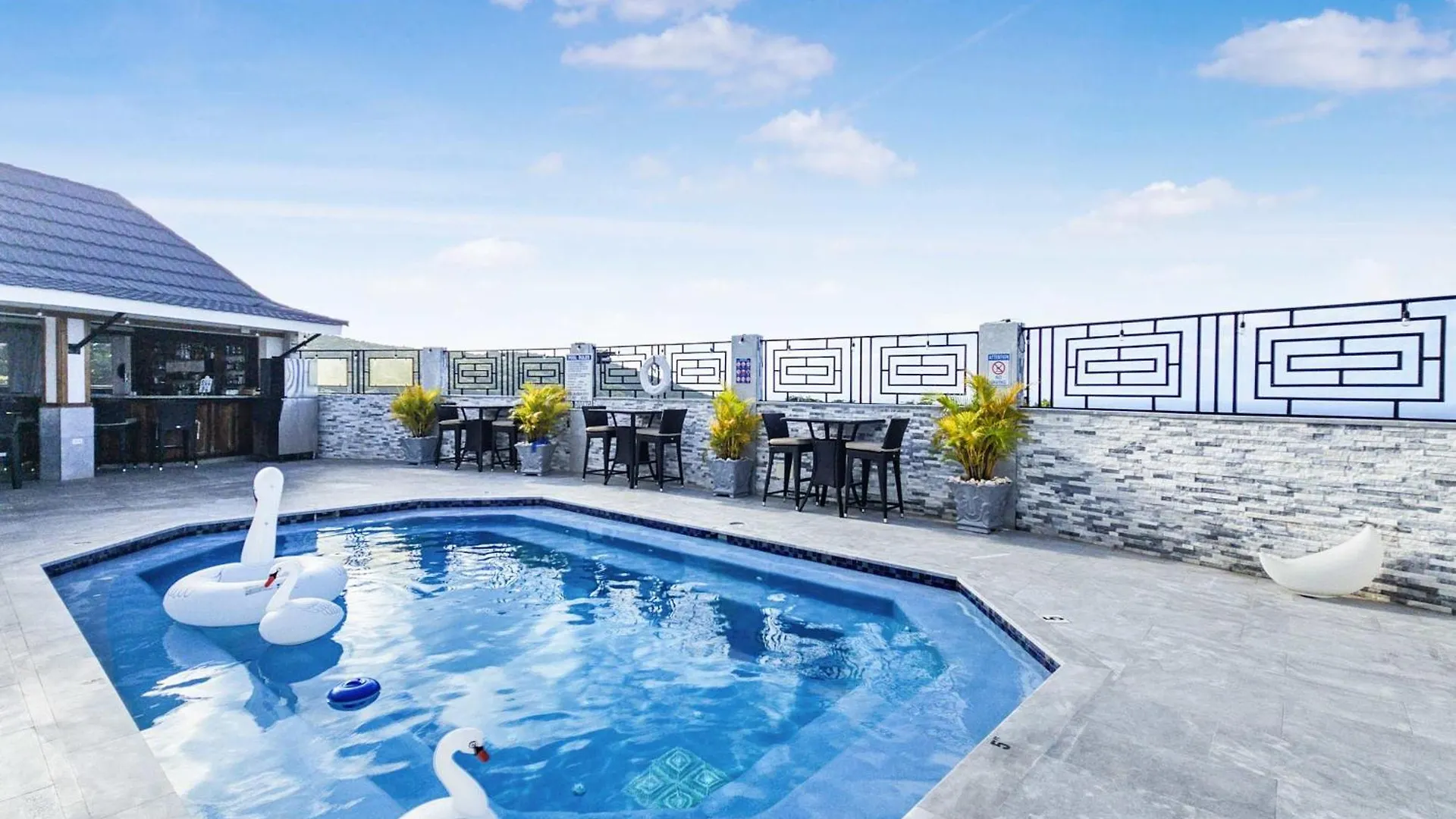 Hospitality Expert Bts 5 - Pool Beach & Bar Montego Bay