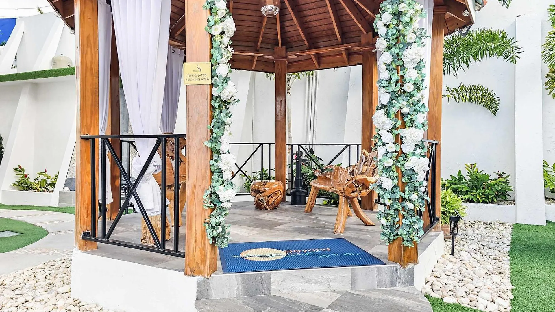 Hospitality Expert Bts 5 - Pool Beach & Bar Montego Bay