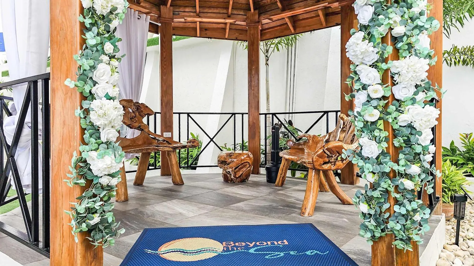 Hospitality Expert Bts 5 - Pool Beach & Bar Montego Bay Jamajka