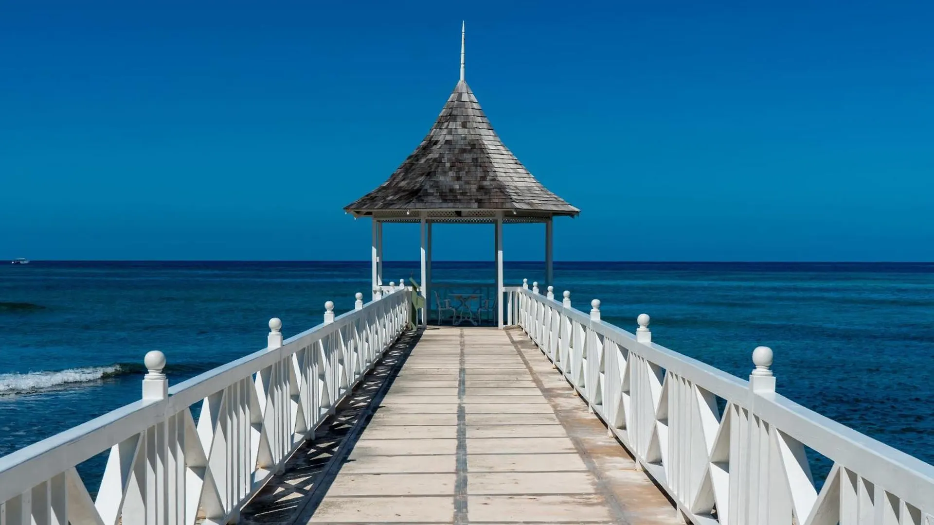 Hospitality Expert Bts 5 - Pool Beach & Bar Montego Bay Jamaica